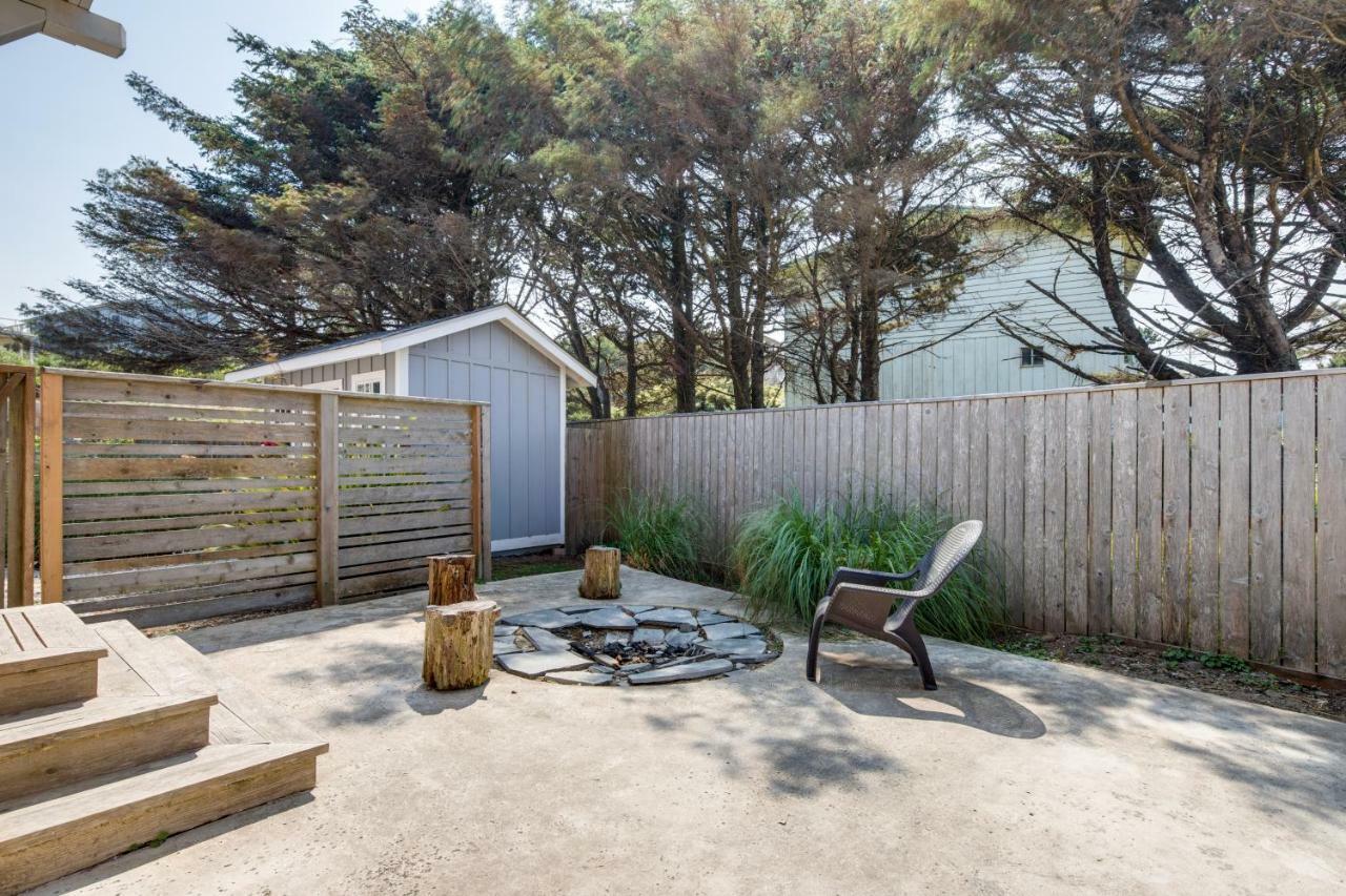 Dog Paddle Villa Lincoln City Exterior photo